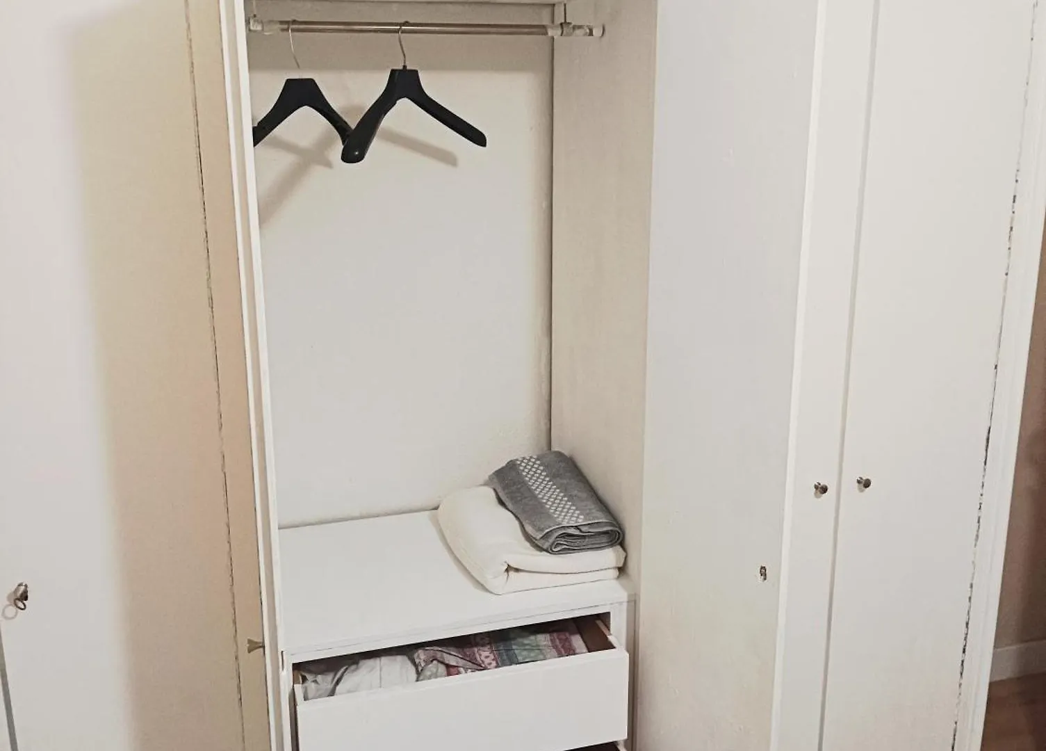 Habitaciones En Apartamento Compartido Delicias Room Cerca Del Mar, Aeropuerto, Ave Y Metro Malaga Homestay